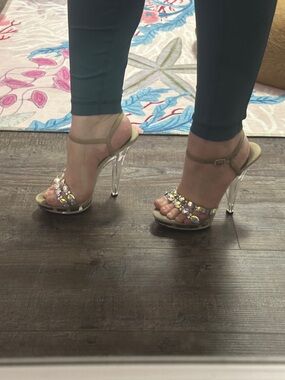 Size 5 Jonathan Kayne Pageant nude/clear Heels